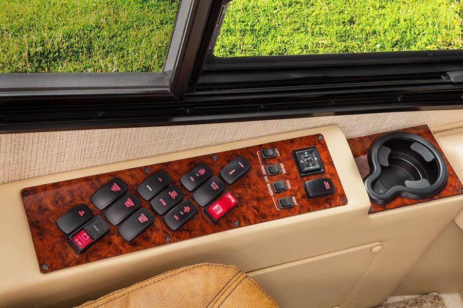 Детали интерьера Entegra Coach Anthem 2016 года  (фото 8 из 11)